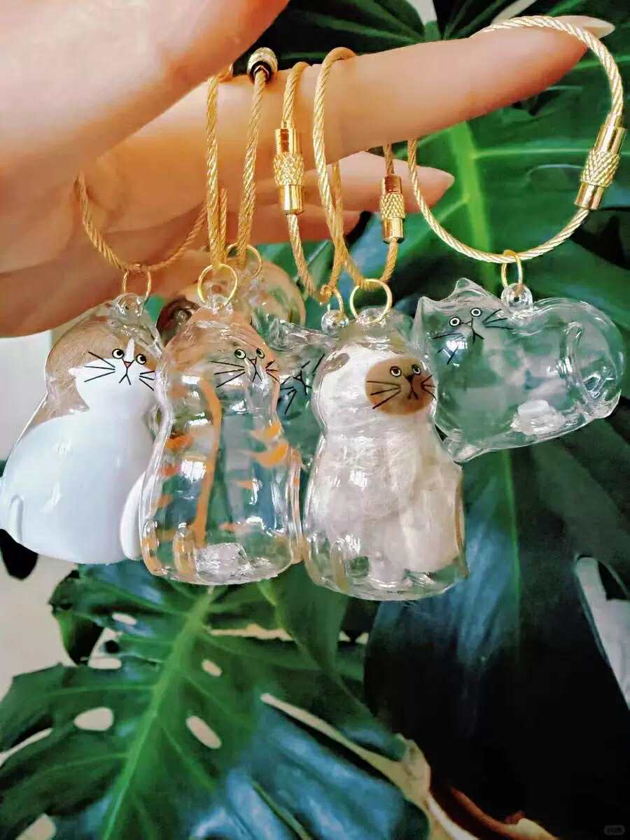 Pawsonalized Cat Charm – A Keepsake for Your Furry Companion